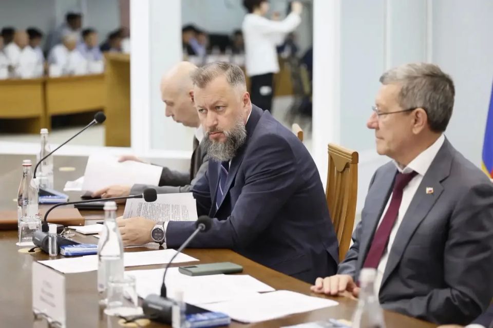 Бату Хасиков: Единство народов России – основа нашего общего будущего Бату Хасиков: Единство народов России – основа нашего общего будущего