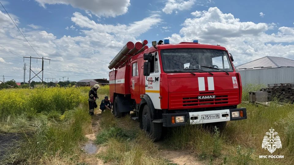 В Элисте потушили пожар В Элисте потушили пожар