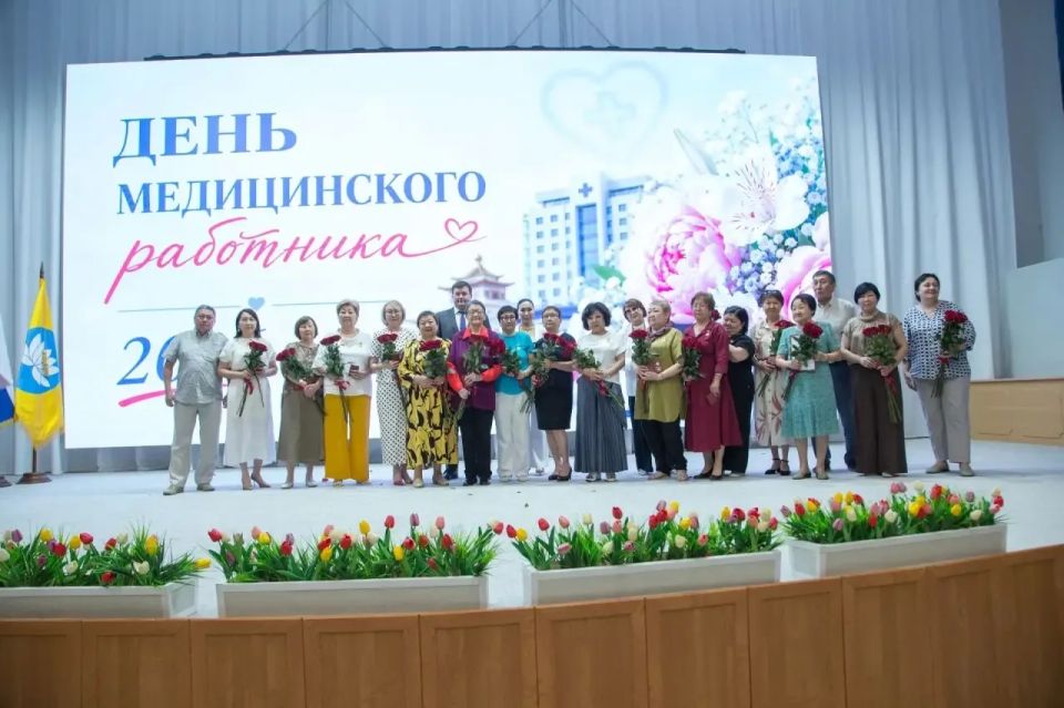 В преддверии Дня медицинского работника в республике состоялось торжественное чествование выдающихся специалистов отрасли В преддверии Дня медицинского работника в республике состоялось торжественное чествование выдающихся специалистов отрасли