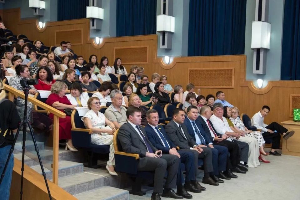 Министр здравоохранения Республики Калмыкия Булат Сараев тепло поздравил коллег с наступающим профессиональным праздником и подвел ключевые итоги масштабного развития отрасли Министр здравоохранения Республики Калмыкия Булат Сараев тепло поздравил коллег с наступающим профессиональным праздником и подвел ключевые итоги масштабного развития отрасли