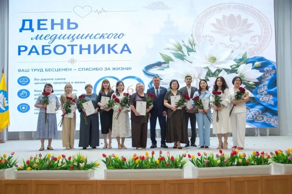 В преддверии Дня медицинского работника в республике состоялось торжественное чествование выдающихся специалистов отрасли В преддверии Дня медицинского работника в республике состоялось торжественное чествование выдающихся специалистов отрасли