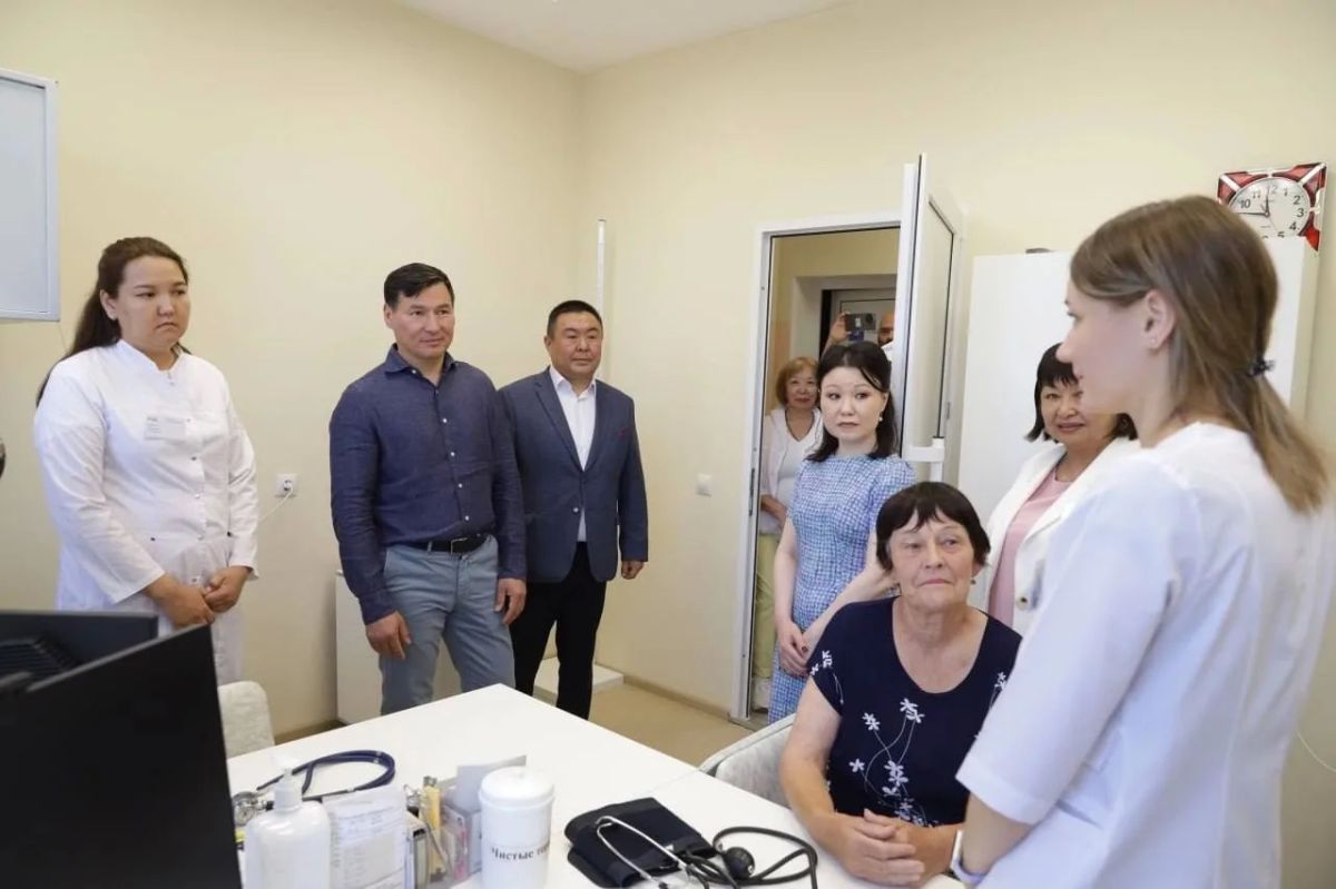 Бату Хасиков: Поздравляю медицинских работников Калмыкии с профессиональным праздником! Бату Хасиков: Поздравляю медицинских работников Калмыкии с профессиональным праздником!