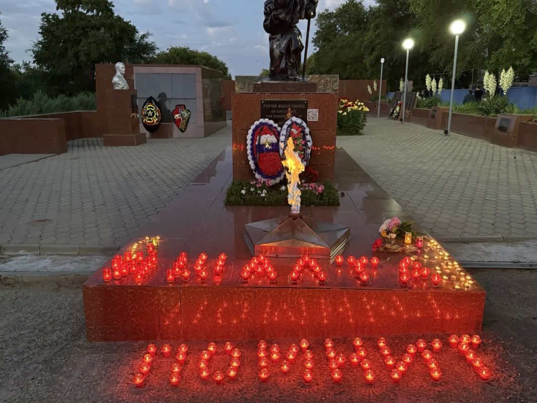 Свечи памяти зажгли в Яшалтинском районе в День памяти и скорби Свечи памяти зажгли в Яшалтинском районе в День памяти и скорби