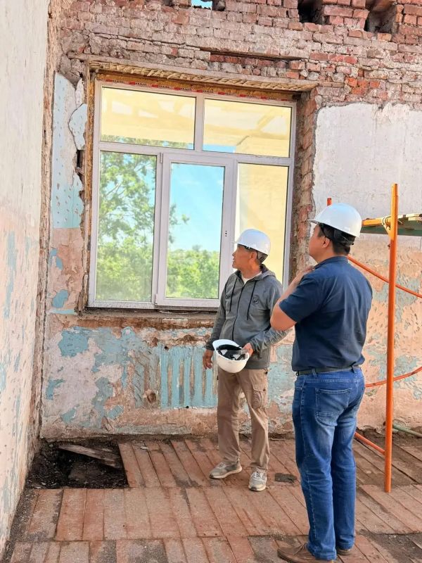 Депутат Народного Хурала Зулта Цекиров в рамках рабочего выезда оценил ход работ в начальном блоке Калмыцкой национальной гимназии имени А.Ш. Кичикова Депутат Народного Хурала Зулта Цекиров в рамках рабочего выезда оценил ход работ в начальном блоке Калмыцкой национальной гимназии имени А.Ш. Кичикова