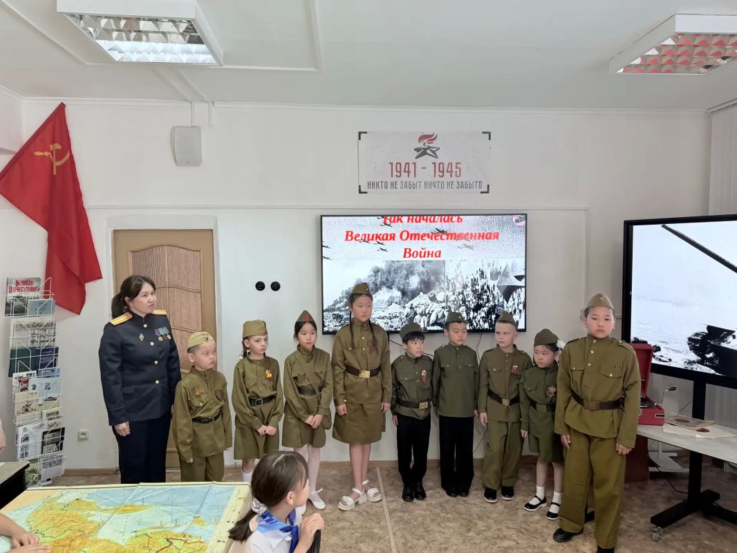 Сотрудник следственного управления СКР провел для школьников патриотическую акцию «Читаем детям о войне» Сотрудник следственного управления СКР провел для школьников патриотическую акцию «Читаем детям о войне»
