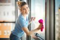 Как отмыть зеркала и стекла до блеска: бабушкины рецепты без химии