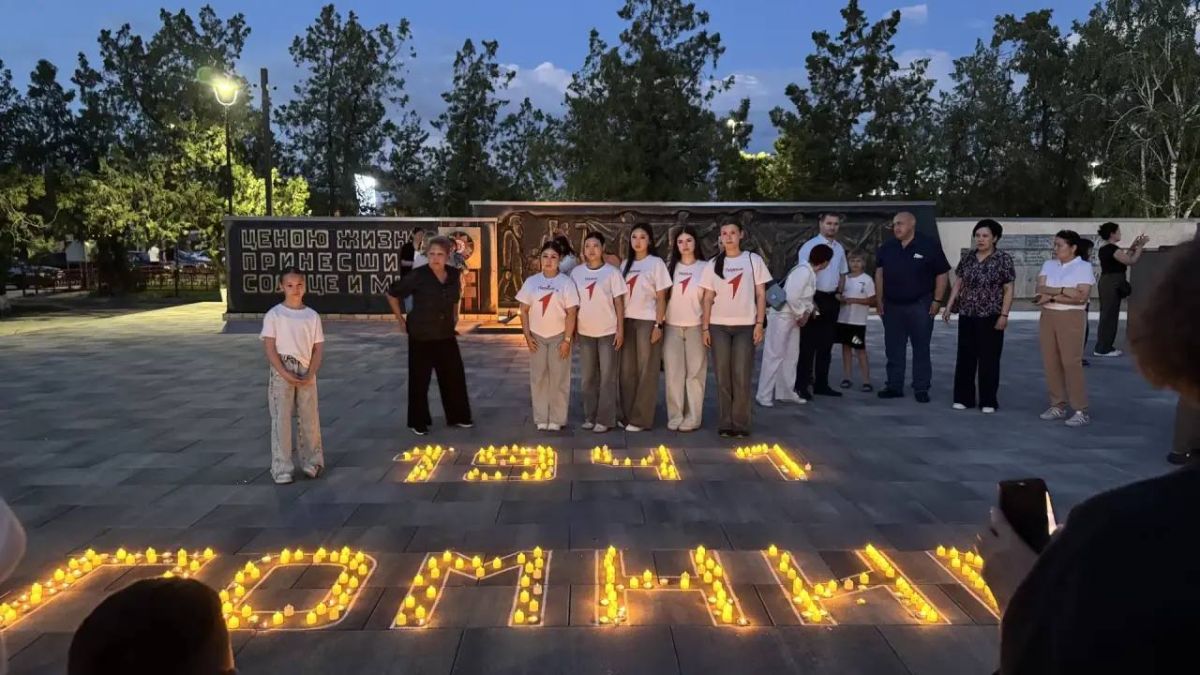 Жители Городовиковского района присоединились к акции «Свеча памяти» Жители Городовиковского района присоединились к акции «Свеча памяти»
