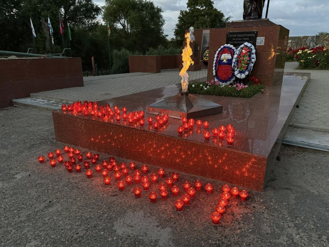 Свечи памяти зажгли в Яшалтинском районе в День памяти и скорби Свечи памяти зажгли в Яшалтинском районе в День памяти и скорби