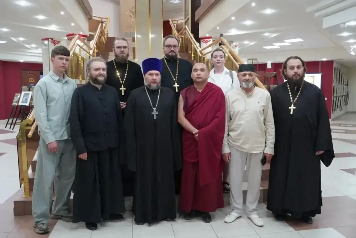 Бату Хасиков: В Калмыкию с рабочим визитом прибыли православные просветители, в рамках подготовки к 80-летию Явления Христа Спасителя Бату Хасиков: В Калмыкию с рабочим визитом прибыли православные просветители, в рамках подготовки к 80-летию Явления Христа Спасителя