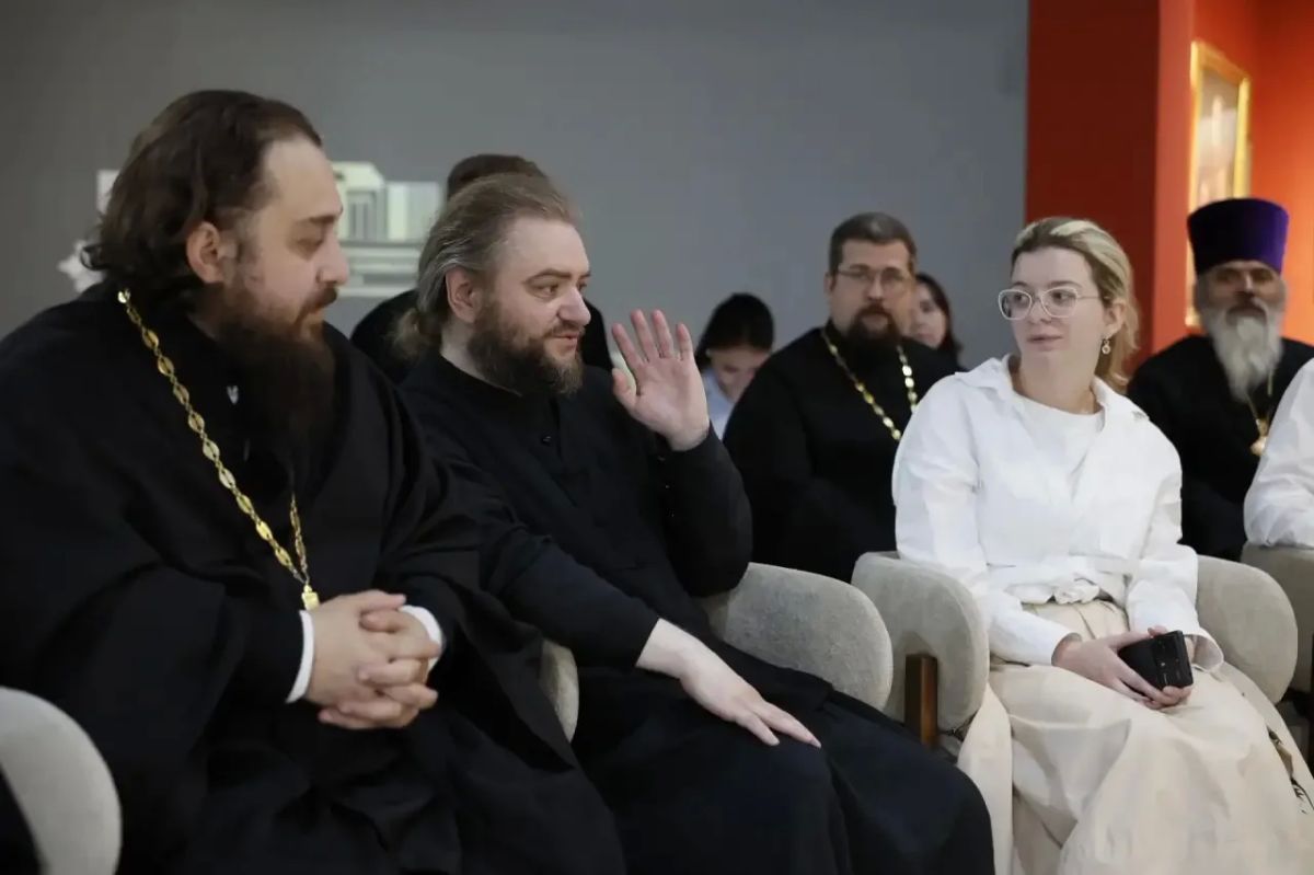 Бату Хасиков: В Калмыкию с рабочим визитом прибыли православные просветители, в рамках подготовки к 80-летию Явления Христа Спасителя Бату Хасиков: В Калмыкию с рабочим визитом прибыли православные просветители, в рамках подготовки к 80-летию Явления Христа Спасителя