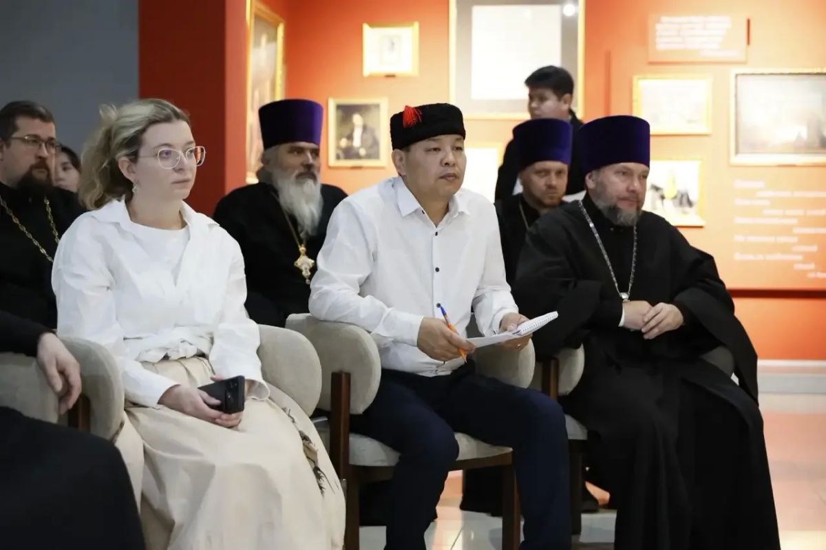 Бату Хасиков: В Калмыкию с рабочим визитом прибыли православные просветители, в рамках подготовки к 80-летию Явления Христа Спасителя Бату Хасиков: В Калмыкию с рабочим визитом прибыли православные просветители, в рамках подготовки к 80-летию Явления Христа Спасителя