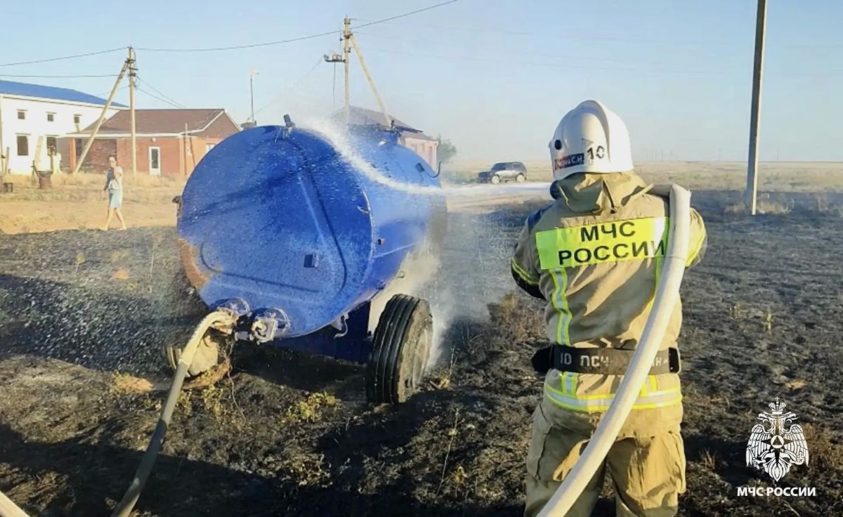 Сотрудники МЧС России ликвидировали пожар в Кетченеровском районе Сотрудники МЧС России ликвидировали пожар в Кетченеровском районе