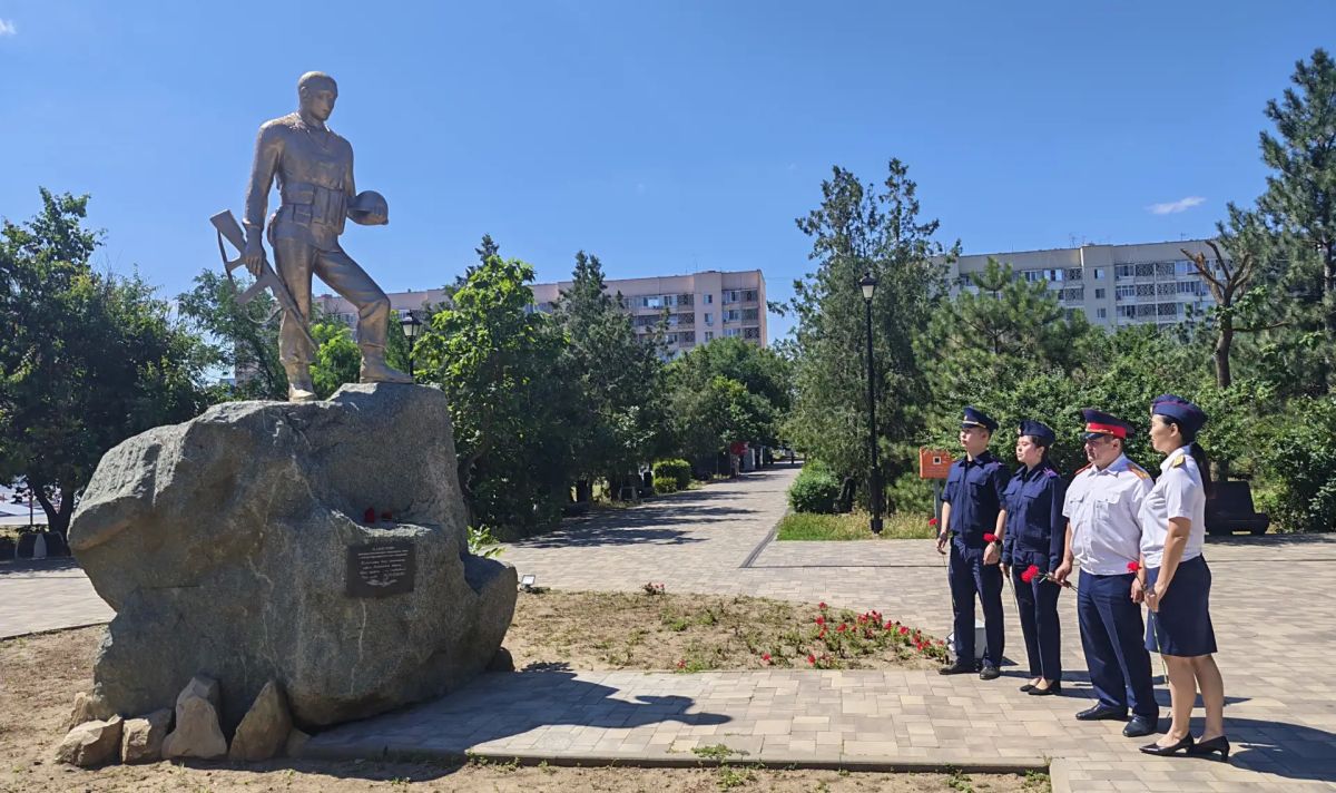 В Элисте сотрудники следственного управления приняли участие в мероприятии, посвященном Дню ветеранов боевых действий В Элисте сотрудники следственного управления приняли участие в мероприятии, посвященном Дню ветеранов боевых действий