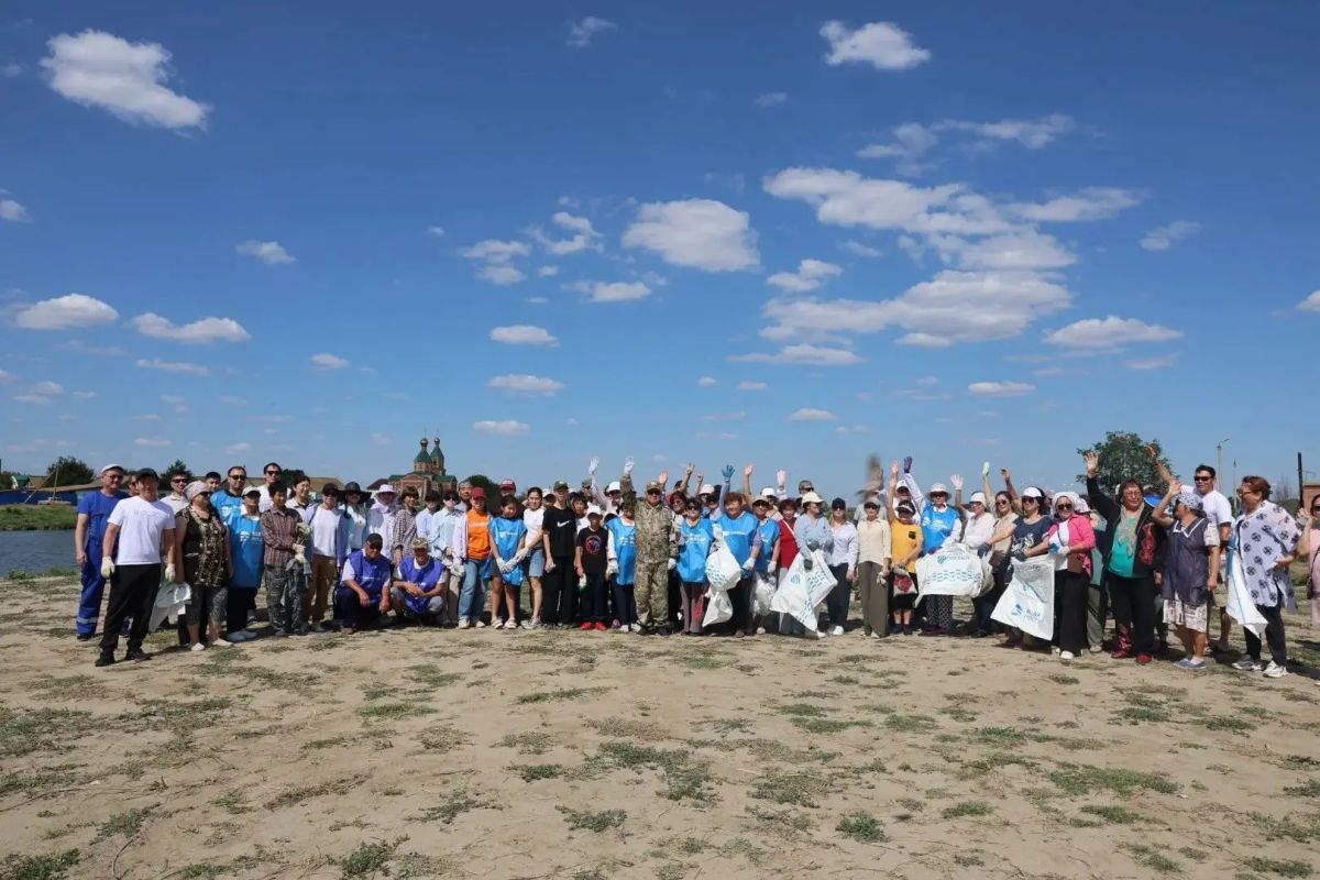Сегодня в Лагани завершился экологический марафон, приуроченный ко Дню Республики Калмыкия Сегодня в Лагани завершился экологический марафон, приуроченный ко Дню Республики Калмыкия