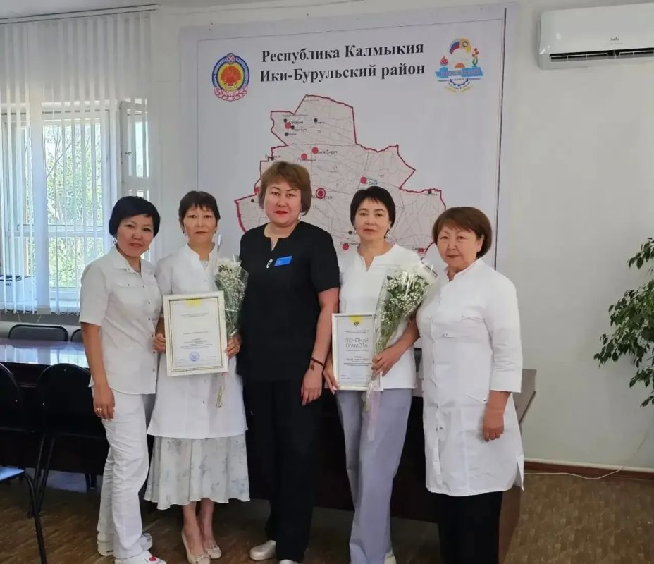 В преддверии Дня Республики в медицинских учреждениях проходят торжественные мероприятия, посвященные чествованию медицинских работников, отмеченных на федеральном уровне В преддверии Дня Республики в медицинских учреждениях проходят торжественные мероприятия, посвященные чествованию медицинских работников, отмеченных на федеральном уровне