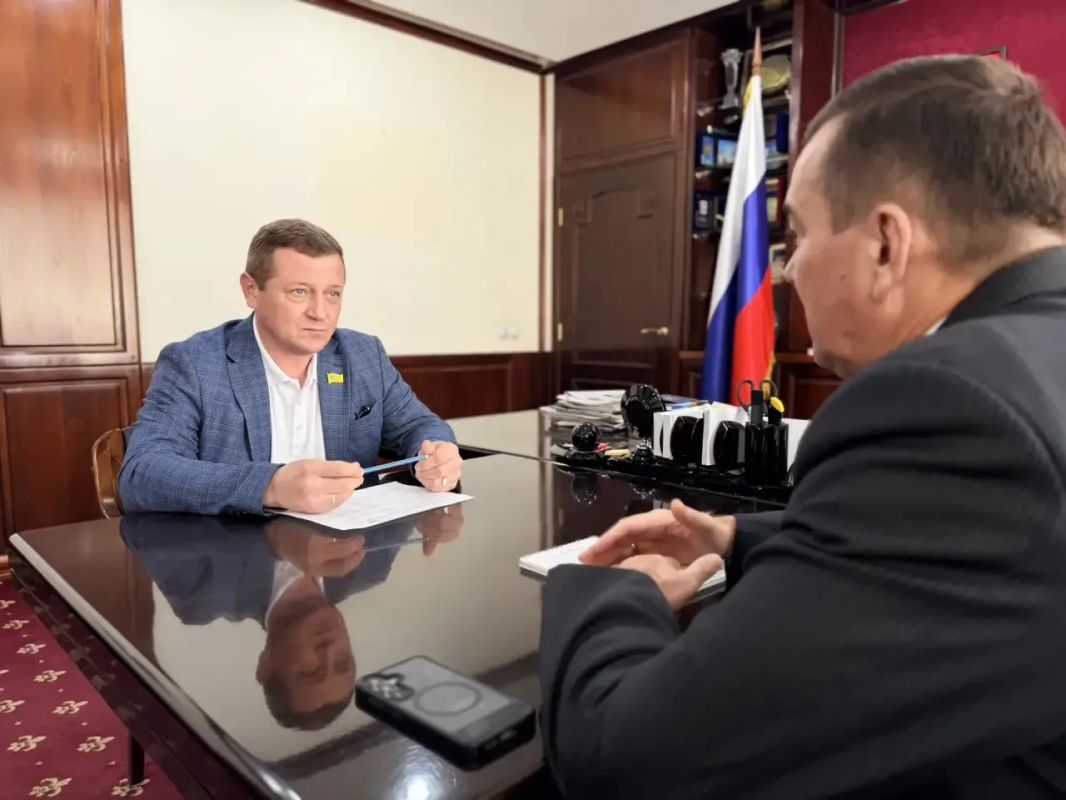 Вопросы защиты избирательных прав граждан и поддержки участников специальной военной операции стали главными темами рабочей встречи Председателя Народного Хурала (Парламента) Республики Калмыкия Артема Михайлова с... Вопросы защиты избирательных прав граждан и поддержки участников специальной военной операции стали главными темами рабочей встречи Председателя Народного Хурала (Парламента) Республики Калмыкия Артема Михайлова с...