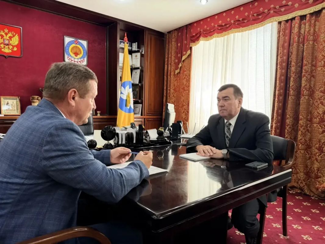 Вопросы защиты избирательных прав граждан и поддержки участников специальной военной операции стали главными темами рабочей встречи Председателя Народного Хурала (Парламента) Республики Калмыкия Артема Михайлова с... Вопросы защиты избирательных прав граждан и поддержки участников специальной военной операции стали главными темами рабочей встречи Председателя Народного Хурала (Парламента) Республики Калмыкия Артема Михайлова с...