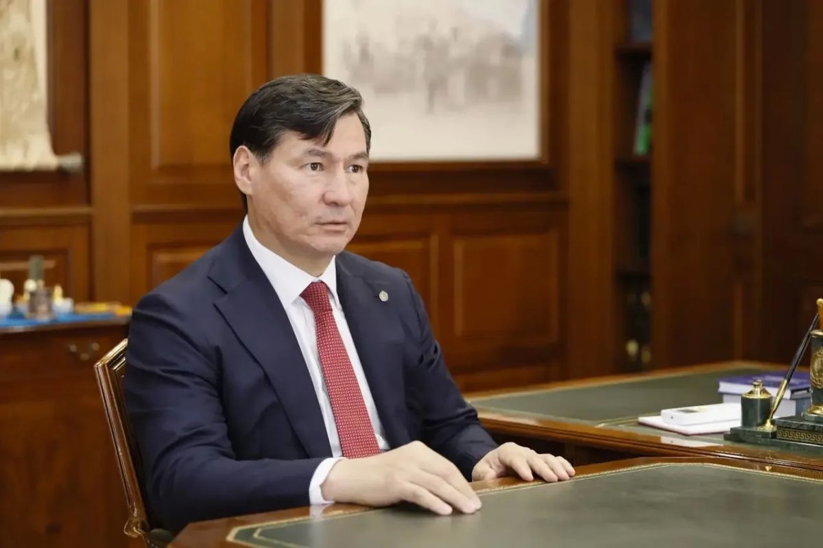 В преддверии Дня Республики Глава региона Бату Хасиков отметил жителей, внесших значительный вклад в развитие Калмыкии В преддверии Дня Республики Глава региона Бату Хасиков отметил жителей, внесших значительный вклад в развитие Калмыкии