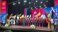 Праздничное мероприятие завершилось на высокой, поистине пронзительной ноте Со сцены прозвучала легендарная песня Аркадия Манджиева «Мини hазр» — произведение, которое уже давно стало символом любви к родной земле и...