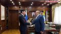В преддверии Дня Республики Калмыкия Глава региона Бату Хасиков вручил Почетную грамоту заместителю Генерального директора – директору филиала «Россети Юг» – «Калмэнерго» Эрдни Натырову