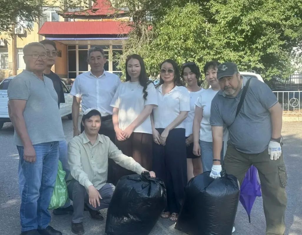 Сегодня сотрудники Министерства природных ресурсов и охраны окружающей среды Республики Калмыкия приняли участие в общегородском субботнике, приуроченном к празднованию Дня республики Сегодня сотрудники Министерства природных ресурсов и охраны окружающей среды Республики Калмыкия приняли участие в общегородском субботнике, приуроченном к празднованию Дня республики