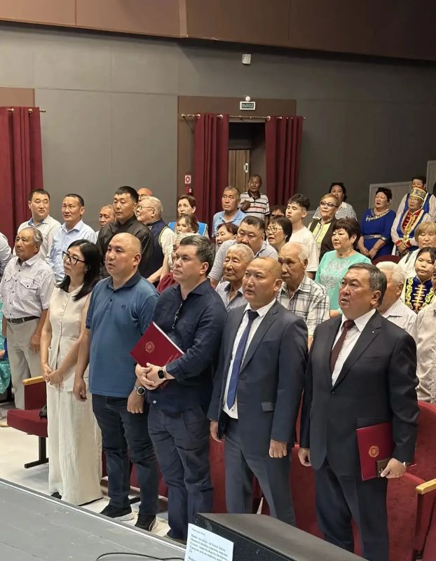 В праздничный день Министр здравоохранения Республики Калмыкия принял участие в памятных и торжественных мероприятиях, посвященных празднику, которые состоялись в Кетченеровском районе В праздничный день Министр здравоохранения Республики Калмыкия принял участие в памятных и торжественных мероприятиях, посвященных празднику, которые состоялись в Кетченеровском районе