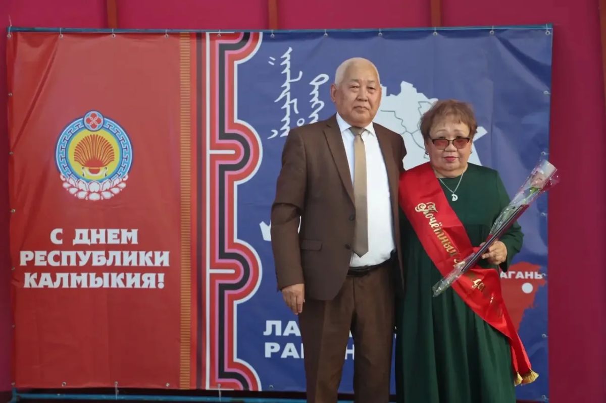 В Лаганском районе прошла праздничная программа, посвящённая Дню республики В Лаганском районе прошла праздничная программа, посвящённая Дню республики
