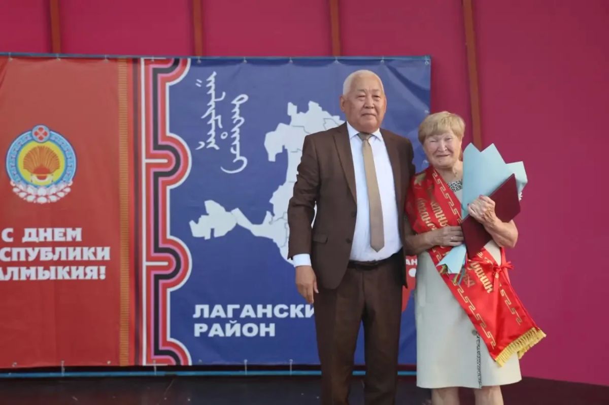 В Лаганском районе прошла праздничная программа, посвящённая Дню республики В Лаганском районе прошла праздничная программа, посвящённая Дню республики