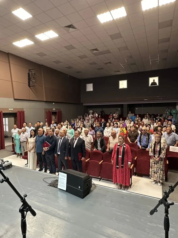 В праздничный день Министр здравоохранения Республики Калмыкия принял участие в памятных и торжественных мероприятиях, посвященных празднику, которые состоялись в Кетченеровском районе В праздничный день Министр здравоохранения Республики Калмыкия принял участие в памятных и торжественных мероприятиях, посвященных празднику, которые состоялись в Кетченеровском районе