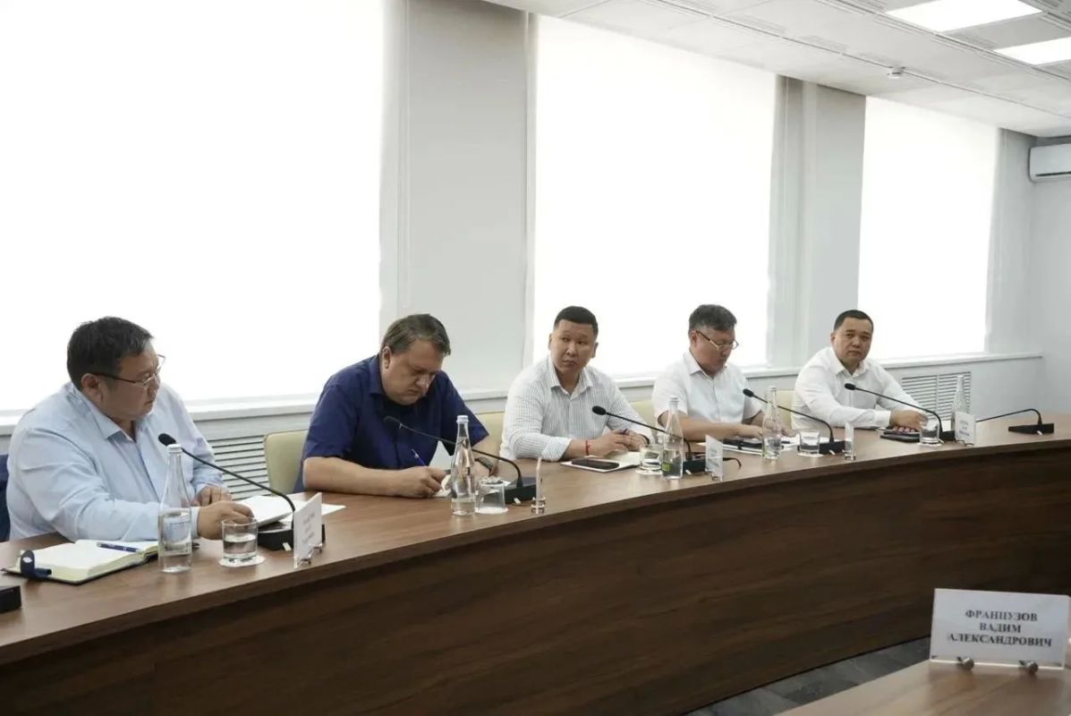 Сегодня под председательством премьер-министра Гиляны Босхомджиевой прошло совещание по вопросам бесперебойного энергобеспечения города Элисты и районов республики Сегодня под председательством премьер-министра Гиляны Босхомджиевой прошло совещание по вопросам бесперебойного энергобеспечения города Элисты и районов республики