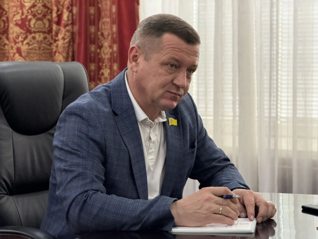 Председатель Народного Хурала Артем Михайлов провел очередной прием граждан по личным вопросам Председатель Народного Хурала Артем Михайлов провел очередной прием граждан по личным вопросам