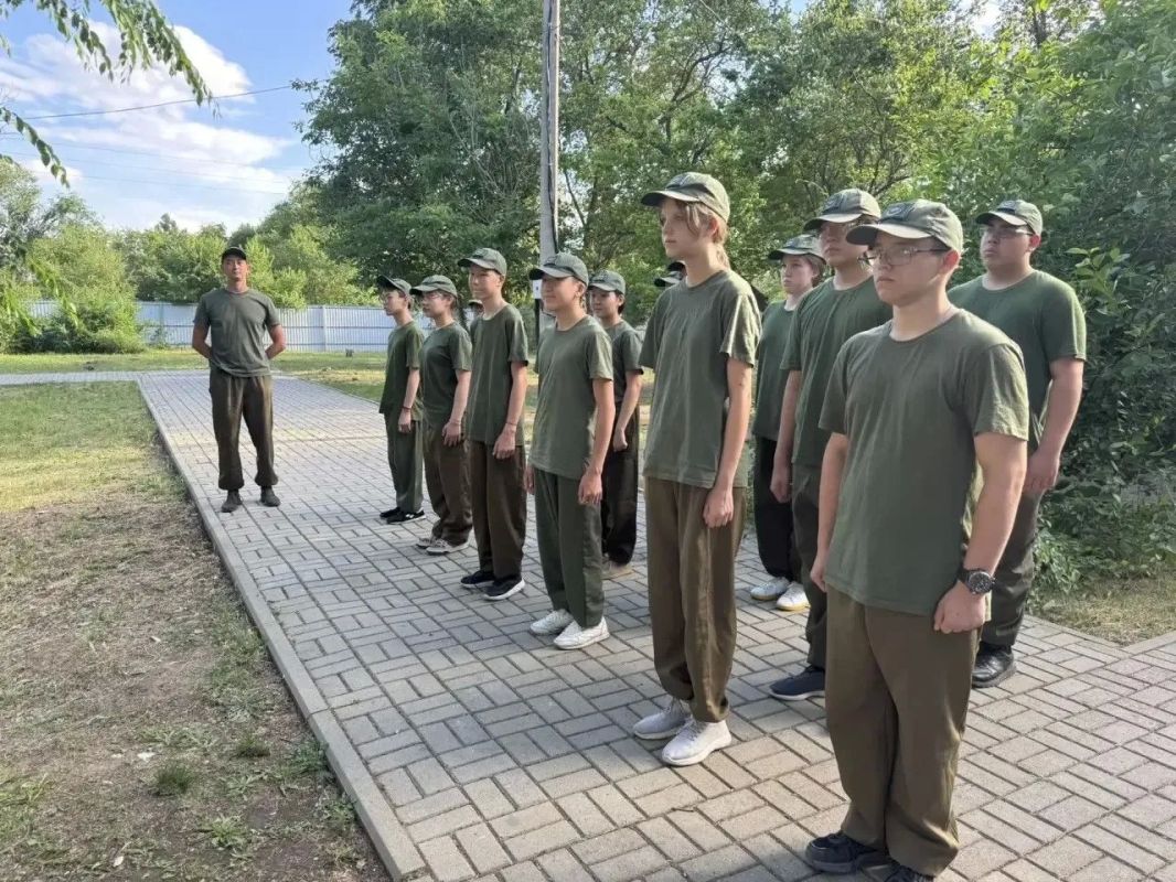 Министр образования Калмыкии Александр Ким посетил детские лагеря «Лесная сказка» и «Берёзка» Министр образования Калмыкии Александр Ким посетил детские лагеря «Лесная сказка» и «Берёзка»