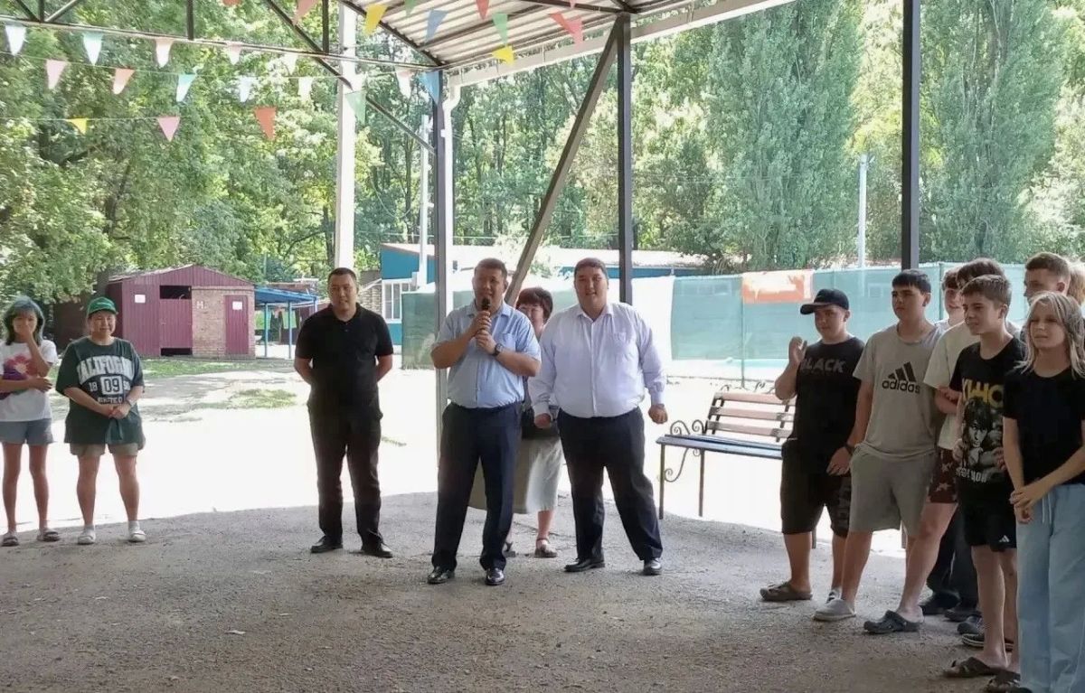 Министр образования Калмыкии Александр Ким посетил детские лагеря «Лесная сказка» и «Берёзка» Министр образования Калмыкии Александр Ким посетил детские лагеря «Лесная сказка» и «Берёзка»