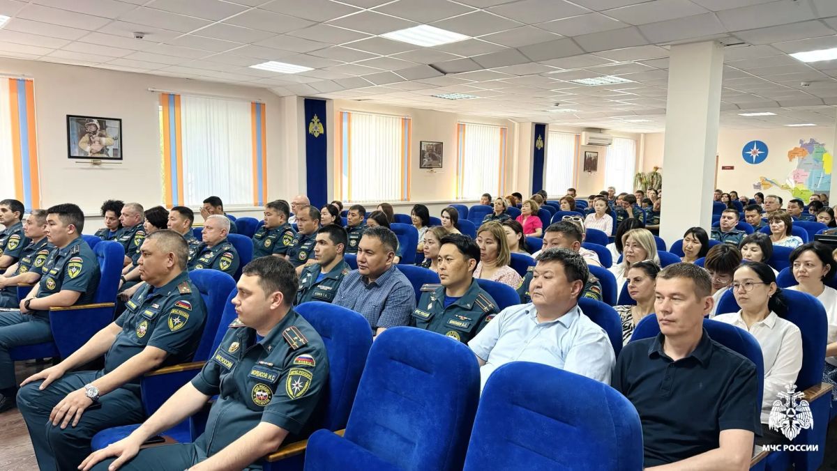 В Главном управлении состоялось торжественное собрание, посвященное Дню семьи, любви и верности — празднику, который напоминает о самых главных жизненных ценностях: любви, взаимном уважении, верности и заботе о близких В Главном управлении состоялось торжественное собрание, посвященное Дню семьи, любви и верности — празднику, который напоминает о самых главных жизненных ценностях: любви, взаимном уважении, верности и заботе о близких