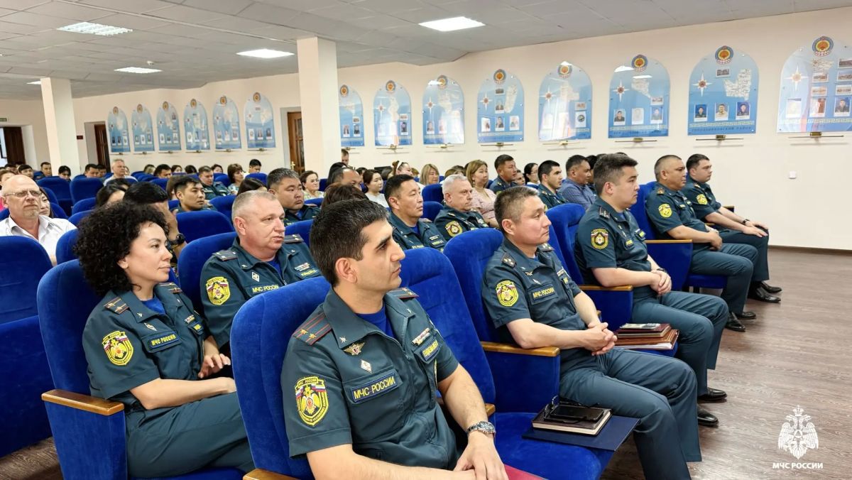 В Главном управлении состоялось торжественное собрание, посвященное Дню семьи, любви и верности — празднику, который напоминает о самых главных жизненных ценностях: любви, взаимном уважении, верности и заботе о близких В Главном управлении состоялось торжественное собрание, посвященное Дню семьи, любви и верности — празднику, который напоминает о самых главных жизненных ценностях: любви, взаимном уважении, верности и заботе о близких