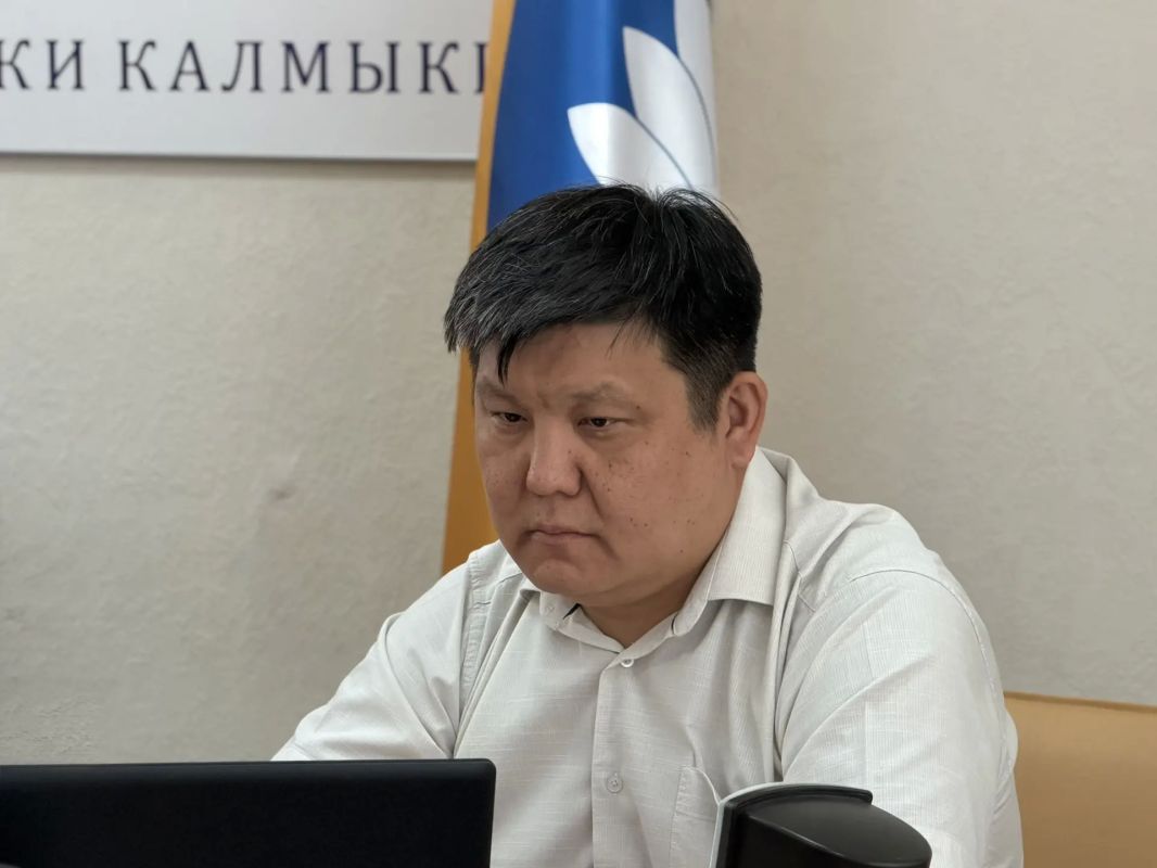 Председатель Народного Хурала (Парламента) Республики Калмыкия Артем Михайлов в режиме ВКС принял участие в пленарном заседании Государственной Думы Федерального Собрания Российской Федерации Председатель Народного Хурала (Парламента) Республики Калмыкия Артем Михайлов в режиме ВКС принял участие в пленарном заседании Государственной Думы Федерального Собрания Российской Федерации