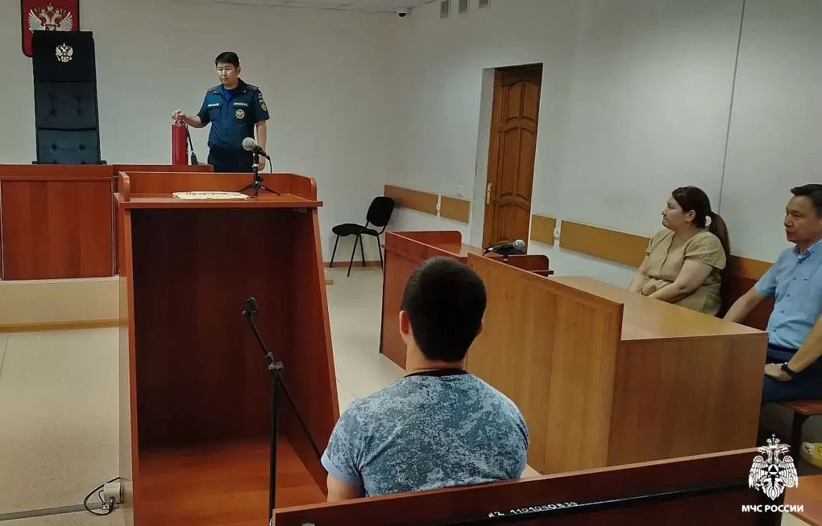 Знать, чтобы правильно действовать: в Целинном районном суде прошел противопожарный инструктаж Знать, чтобы правильно действовать: в Целинном районном суде прошел противопожарный инструктаж