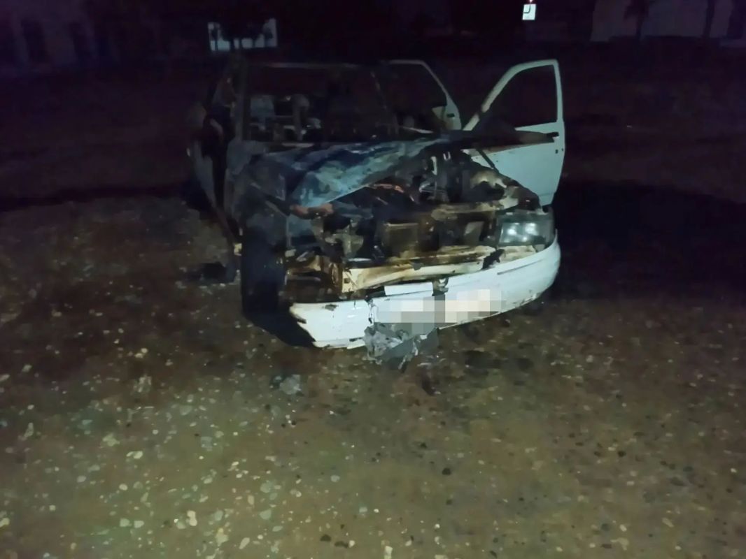 Пожарные ликвидировали возгорание автомобиля Пожарные ликвидировали возгорание автомобиля