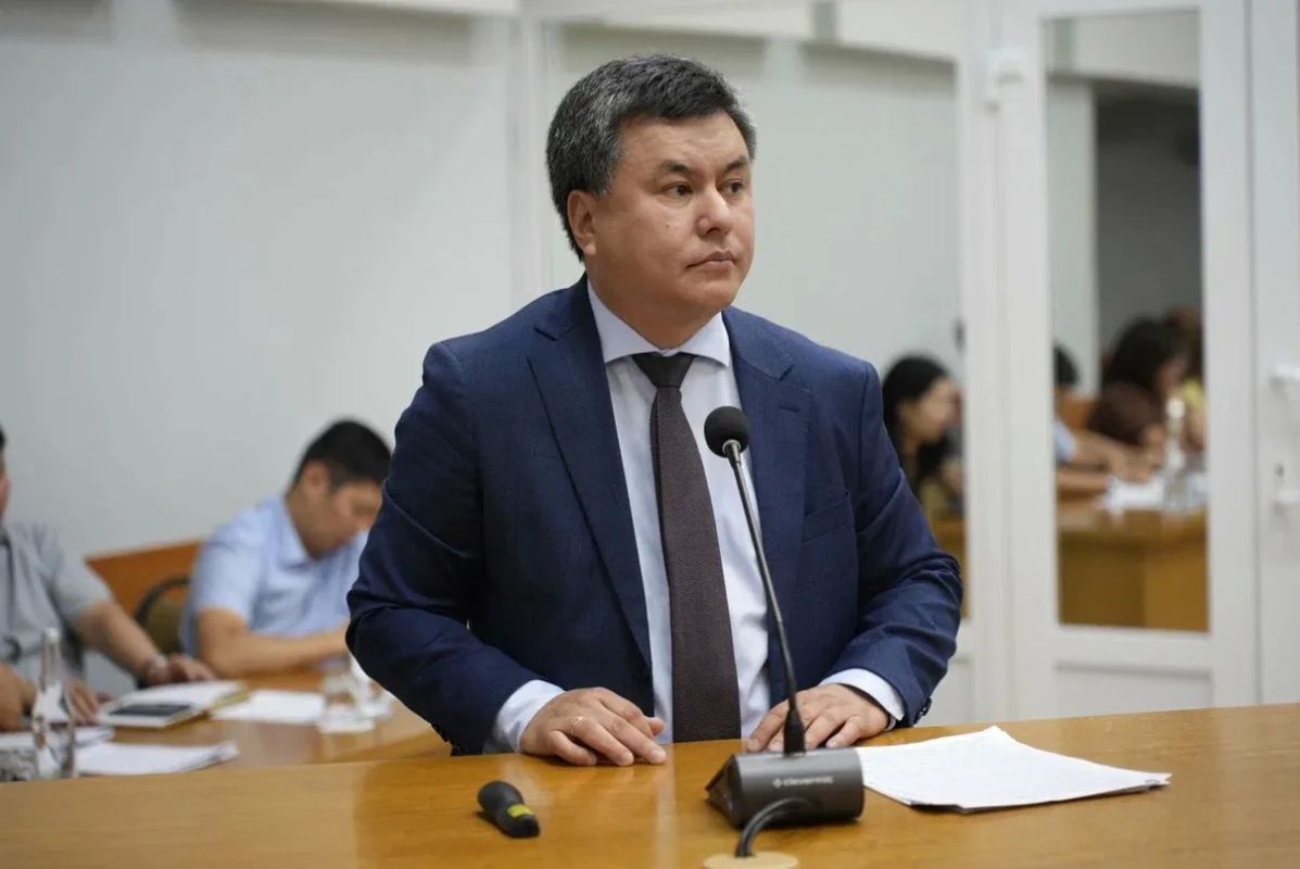 Спикер Народного Хурала (Парламента) Республики Калмыкия Артем Михайлов принял участие в заседании регионального правительства Спикер Народного Хурала (Парламента) Республики Калмыкия Артем Михайлов принял участие в заседании регионального правительства