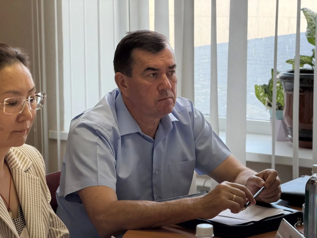 Состоялось заседание парламентского комитета по делам семьи, здравоохранению, труду и социальной политике под председательством Гиляны Эрднеевой Состоялось заседание парламентского комитета по делам семьи, здравоохранению, труду и социальной политике под председательством Гиляны Эрднеевой
