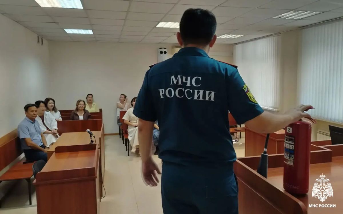 Знать, чтобы правильно действовать: в Целинном районном суде прошел противопожарный инструктаж Знать, чтобы правильно действовать: в Целинном районном суде прошел противопожарный инструктаж