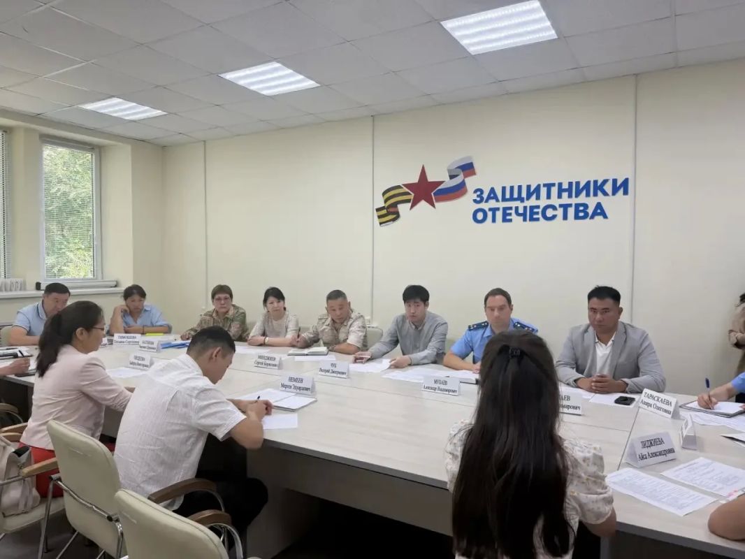 Первый заместитель прокурора республики совместно с представителями заинтересованных ведомств провели прием граждан в филиале фонда «Защитники Отечества» по Республике Калмыкия Первый заместитель прокурора республики совместно с представителями заинтересованных ведомств провели прием граждан в филиале фонда «Защитники Отечества» по Республике Калмыкия