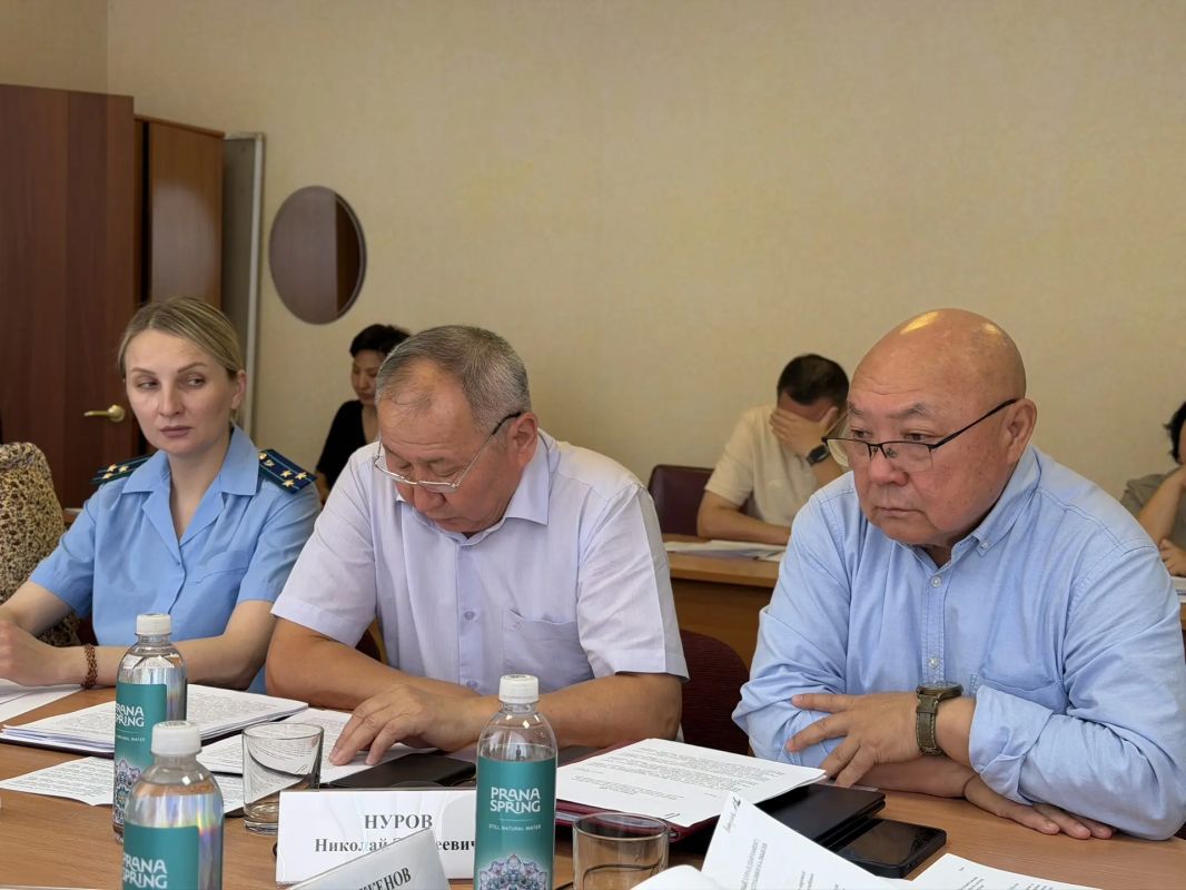 Состоялось заседание парламентского комитета по законодательству, государственному строительству, местному самоуправлению и противодействию коррупции под председательством Петра Эрендженова Состоялось заседание парламентского комитета по законодательству, государственному строительству, местному самоуправлению и противодействию коррупции под председательством Петра Эрендженова