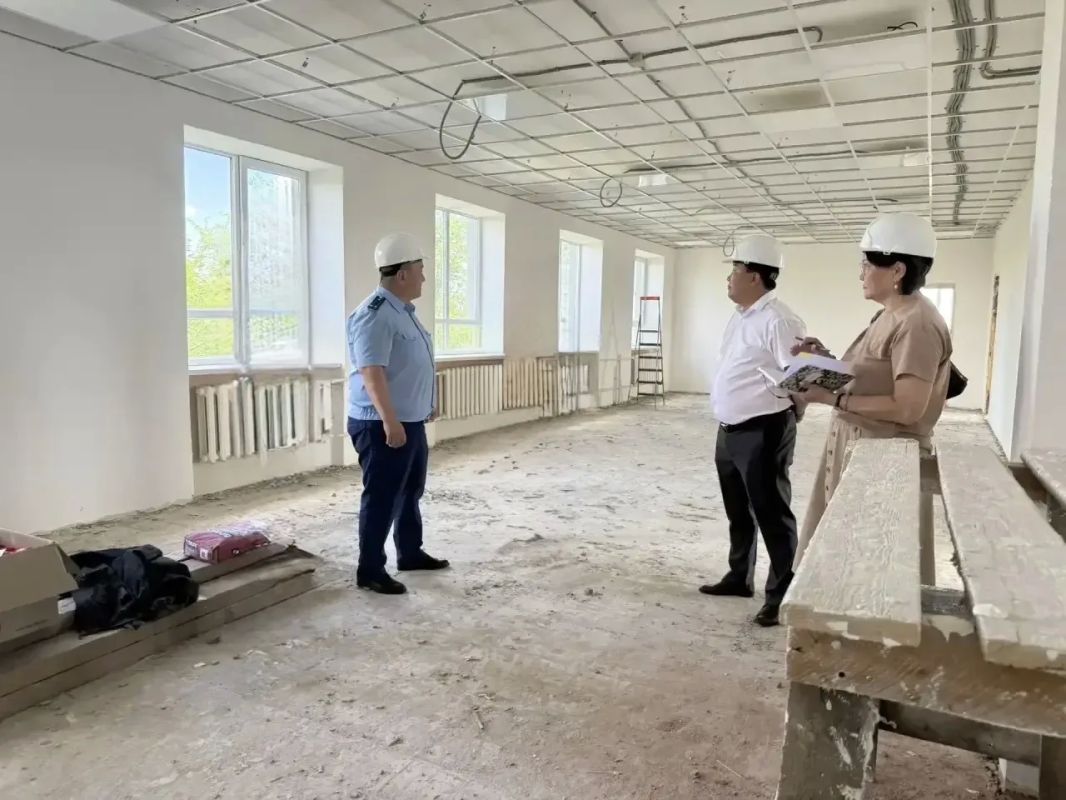 Прокуратура Сарпинского района контролирует ход капремонта школ Прокуратура Сарпинского района контролирует ход капремонта школ