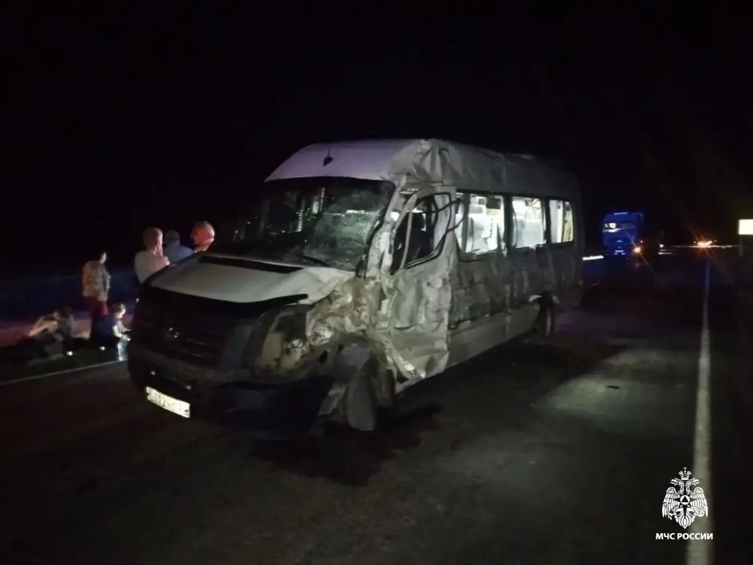 Сотрудники МЧС России ликвидировали последствия ДТП в Яшкульском районе Сотрудники МЧС России ликвидировали последствия ДТП в Яшкульском районе