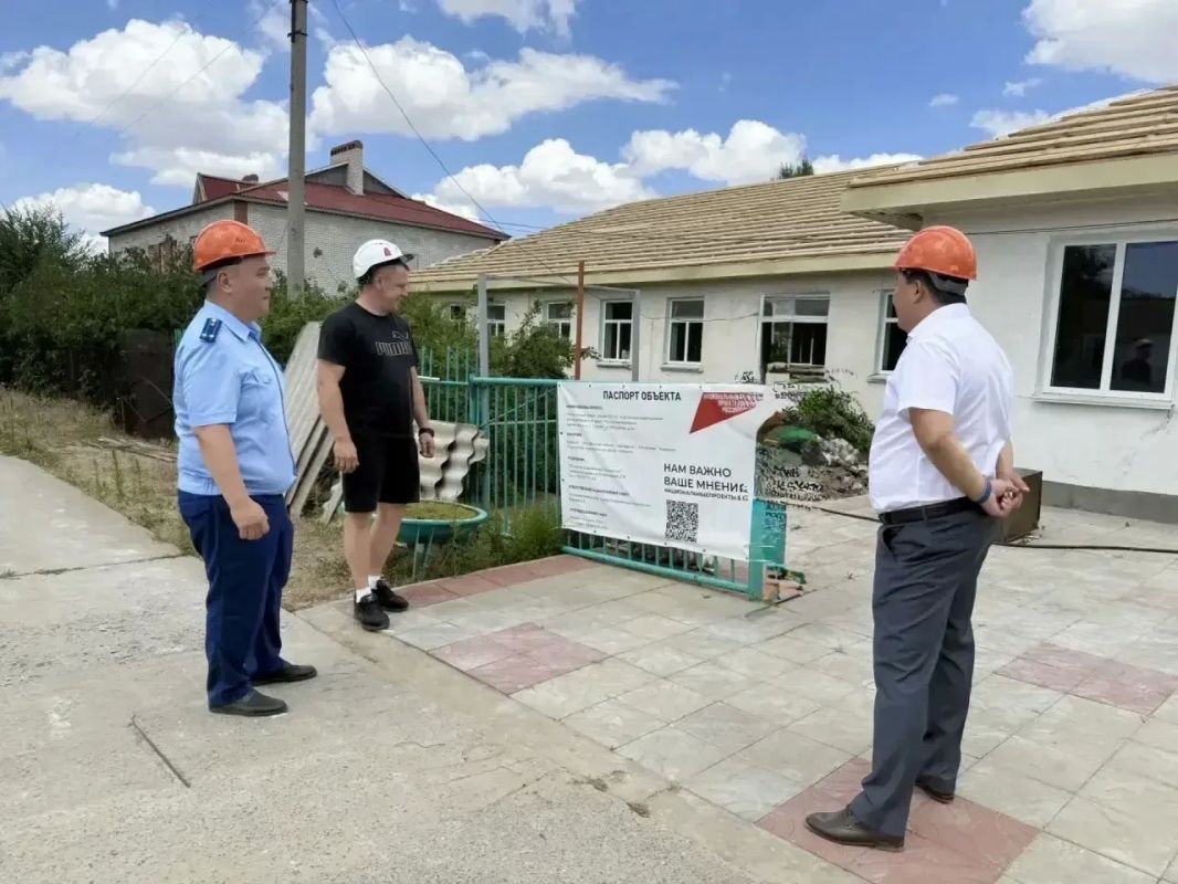 Прокуратура Сарпинского района контролирует ход капремонта школ Прокуратура Сарпинского района контролирует ход капремонта школ