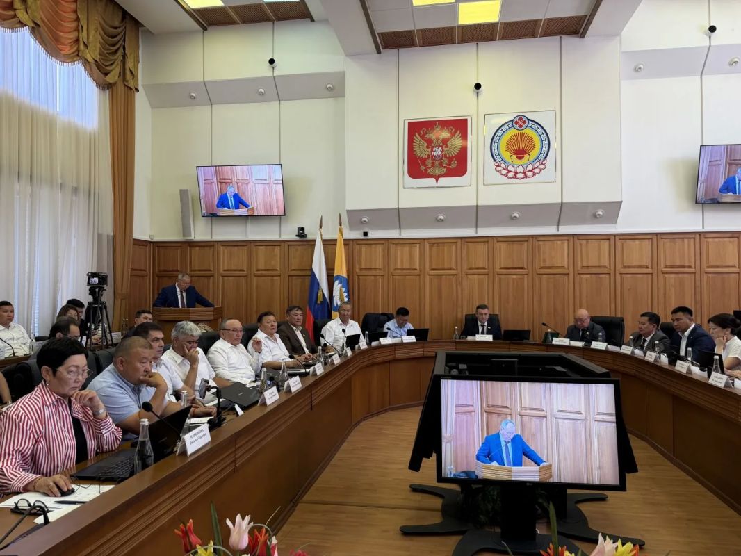 В рамках первого вопроса депутаты регионального парламента утвердили кандидатуру Долан Клиповой на должность мирового судьи судебного участка № 1 Сарпинского судебного района Республики Калмыкия на трехлетний срок... В рамках первого вопроса депутаты регионального парламента утвердили кандидатуру Долан Клиповой на должность мирового судьи судебного участка № 1 Сарпинского судебного района Республики Калмыкия на трехлетний срок...
