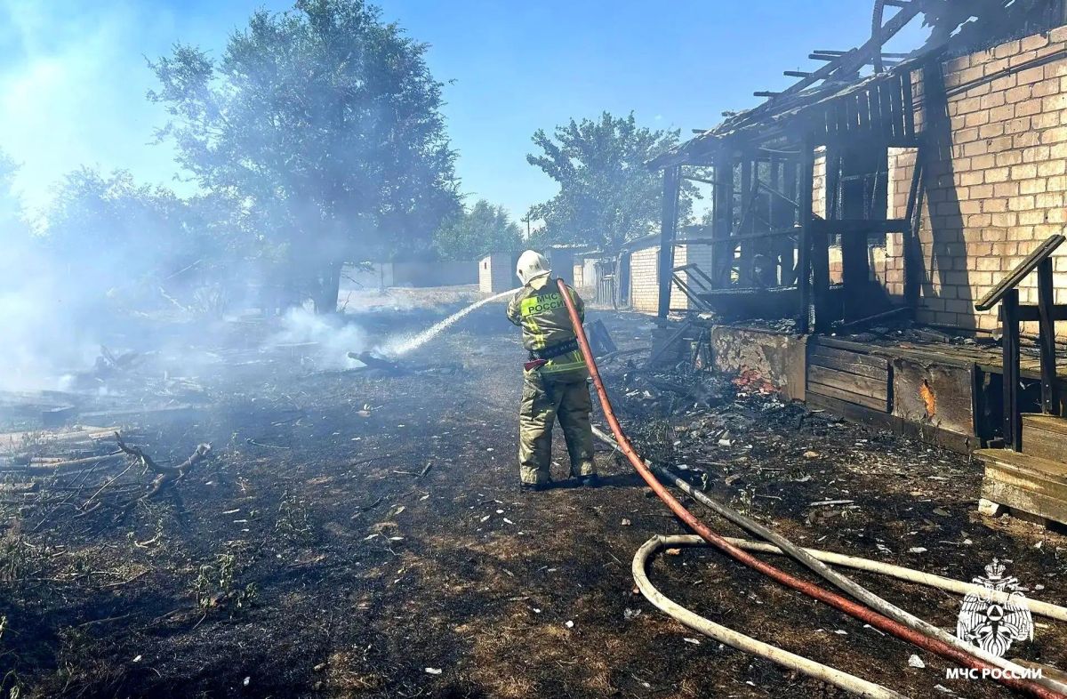 В Большом Царыне потушили возгорание нежилого дома В Большом Царыне потушили возгорание нежилого дома