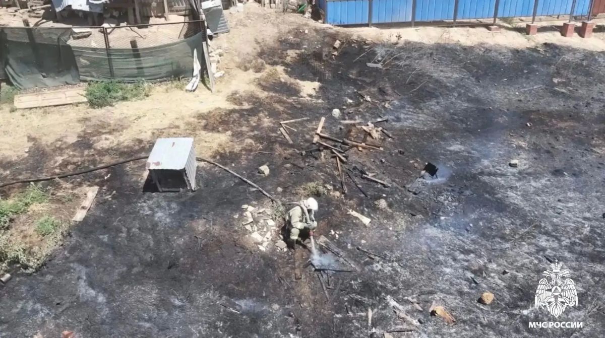 В Элисте потушили возгорание сухой растительности В Элисте потушили возгорание сухой растительности