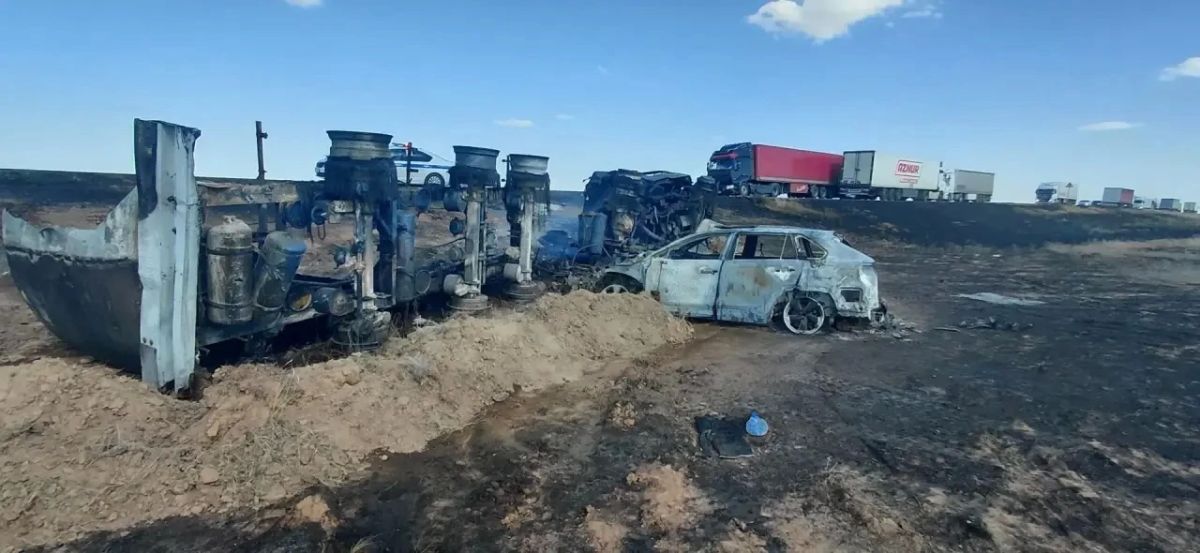 ДТП в Яшкульском районе. 18 июля в 12 часов дня, на 14 километре региональной автодороги «Яшкуль-Комсомольский-Артезиан» произошло столкновение двух транспортных средств: грузового транспортного средства Вольво и автомашины... ДТП в Яшкульском районе. 18 июля в 12 часов дня, на 14 километре региональной автодороги «Яшкуль-Комсомольский-Артезиан» произошло столкновение двух транспортных средств: грузового транспортного средства Вольво и автомашины...